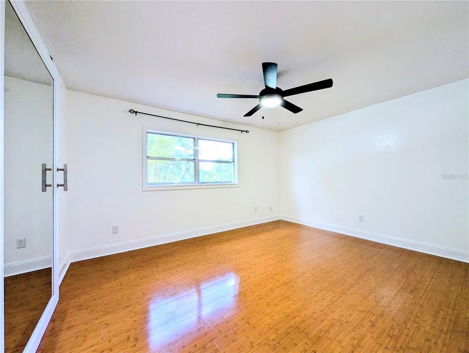 Под контрактом: $3,000 (5 спален, 3 ванн, 2376 Квадратных фут)