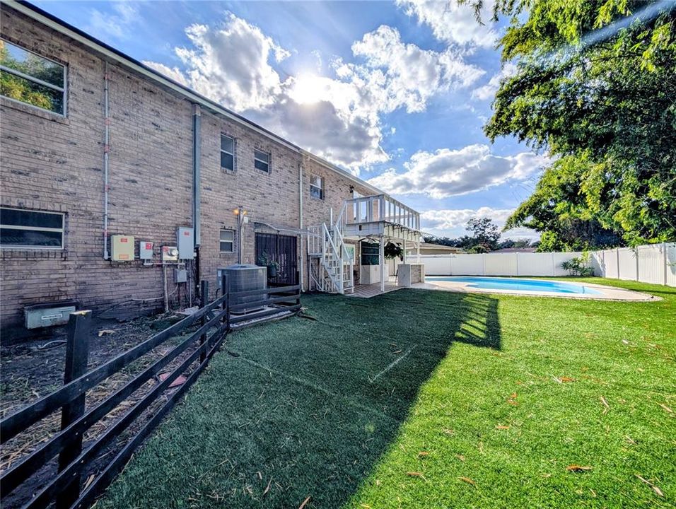 Под контрактом: $3,000 (5 спален, 3 ванн, 2376 Квадратных фут)