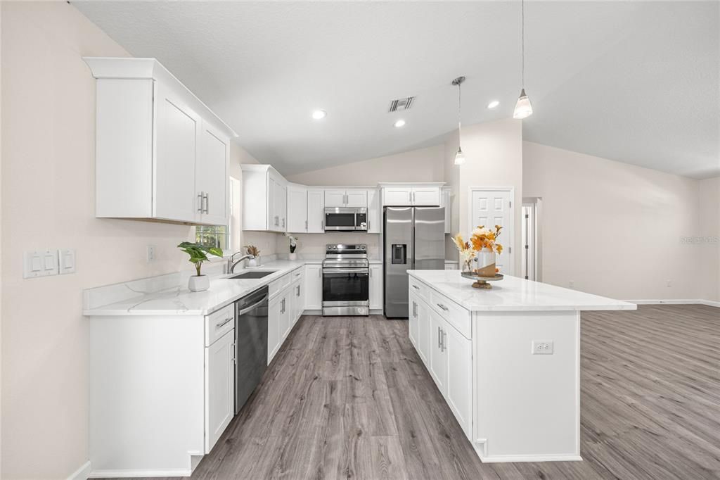 Activo con contrato: $255,000 (3 camas, 2 baños, 1447 Pies cuadrados)