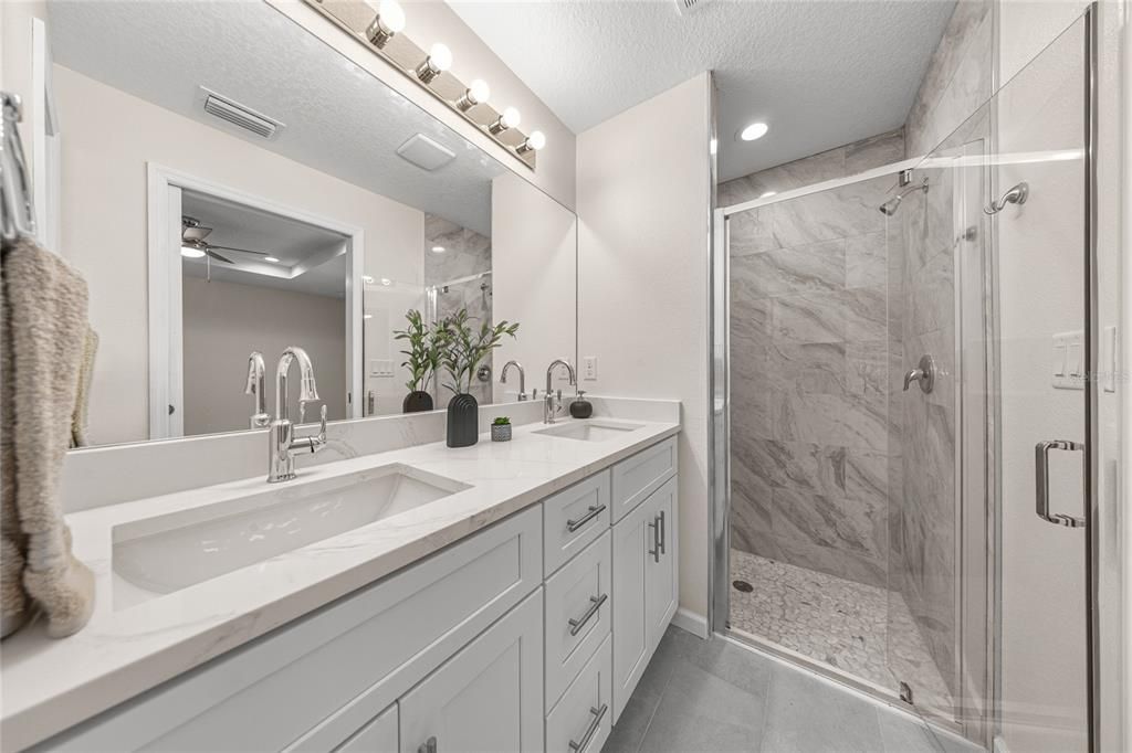 Activo con contrato: $255,000 (3 camas, 2 baños, 1447 Pies cuadrados)