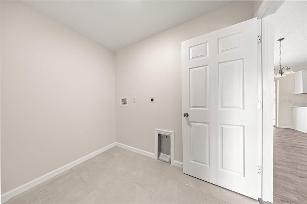 Activo con contrato: $255,000 (3 camas, 2 baños, 1447 Pies cuadrados)