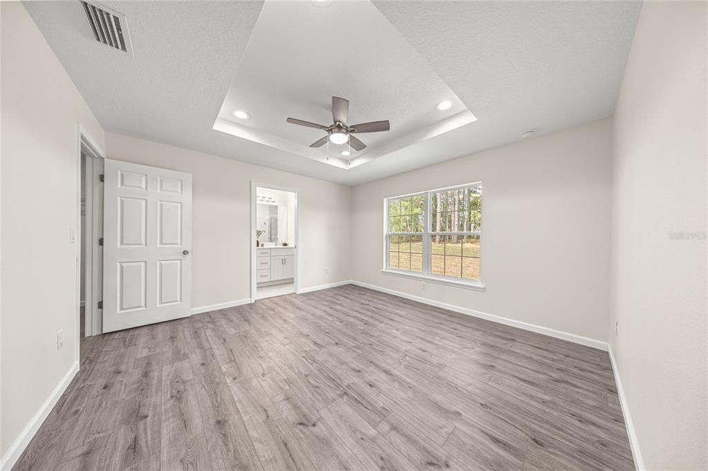 Activo con contrato: $255,000 (3 camas, 2 baños, 1447 Pies cuadrados)