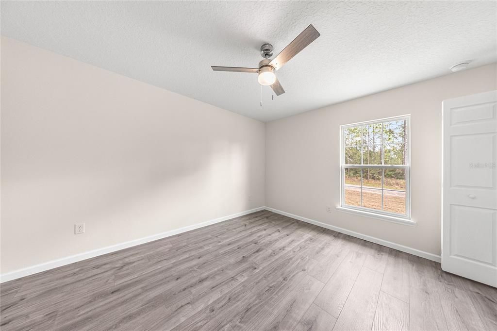 Activo con contrato: $255,000 (3 camas, 2 baños, 1447 Pies cuadrados)