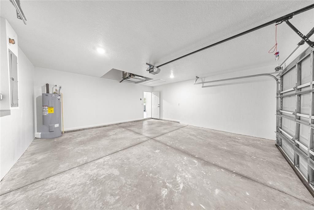 Activo con contrato: $255,000 (3 camas, 2 baños, 1447 Pies cuadrados)