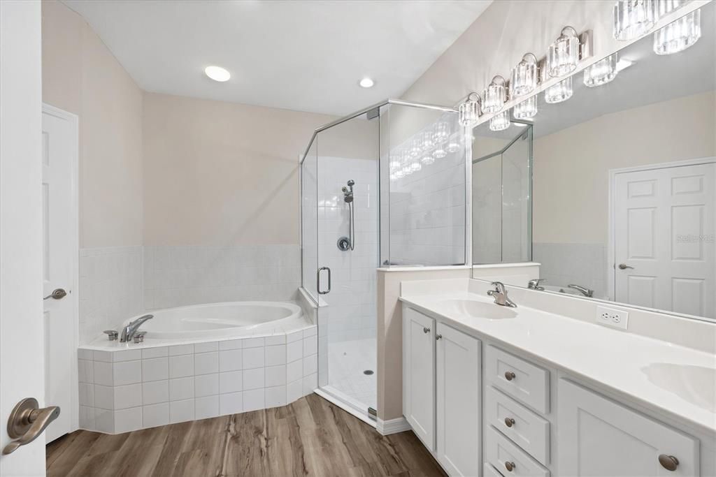 Active With Contract: $515,000 (3 beds, 2 baths, 2233 Square Feet)