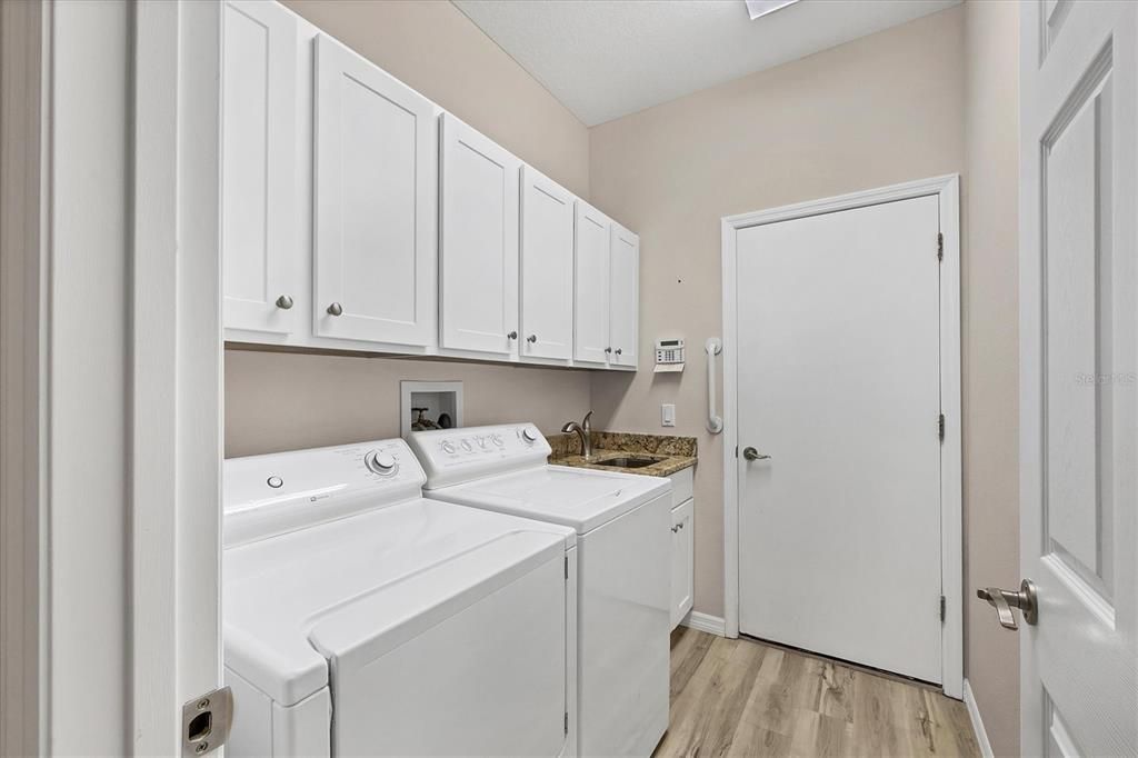 Active With Contract: $515,000 (3 beds, 2 baths, 2233 Square Feet)