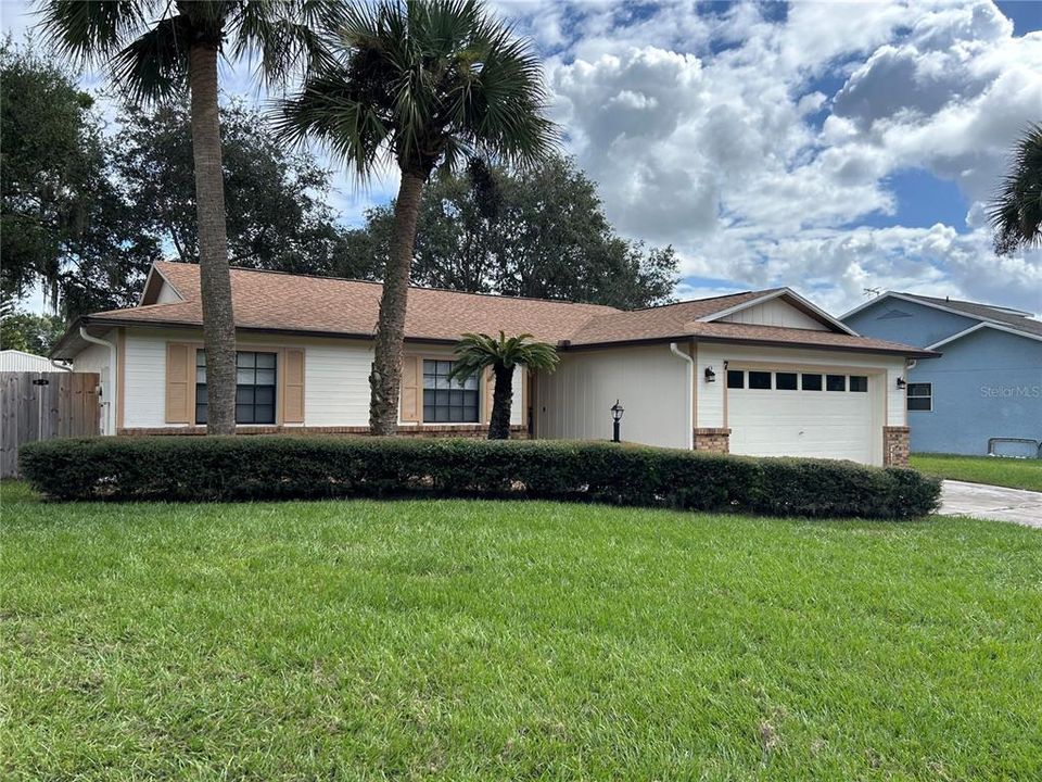 Под контрактом: $349,900 (3 спален, 2 ванн, 1459 Квадратных фут)