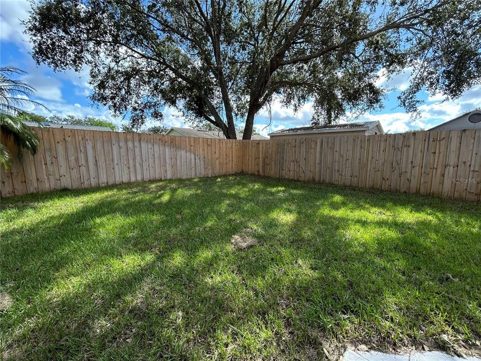 Под контрактом: $349,900 (3 спален, 2 ванн, 1459 Квадратных фут)