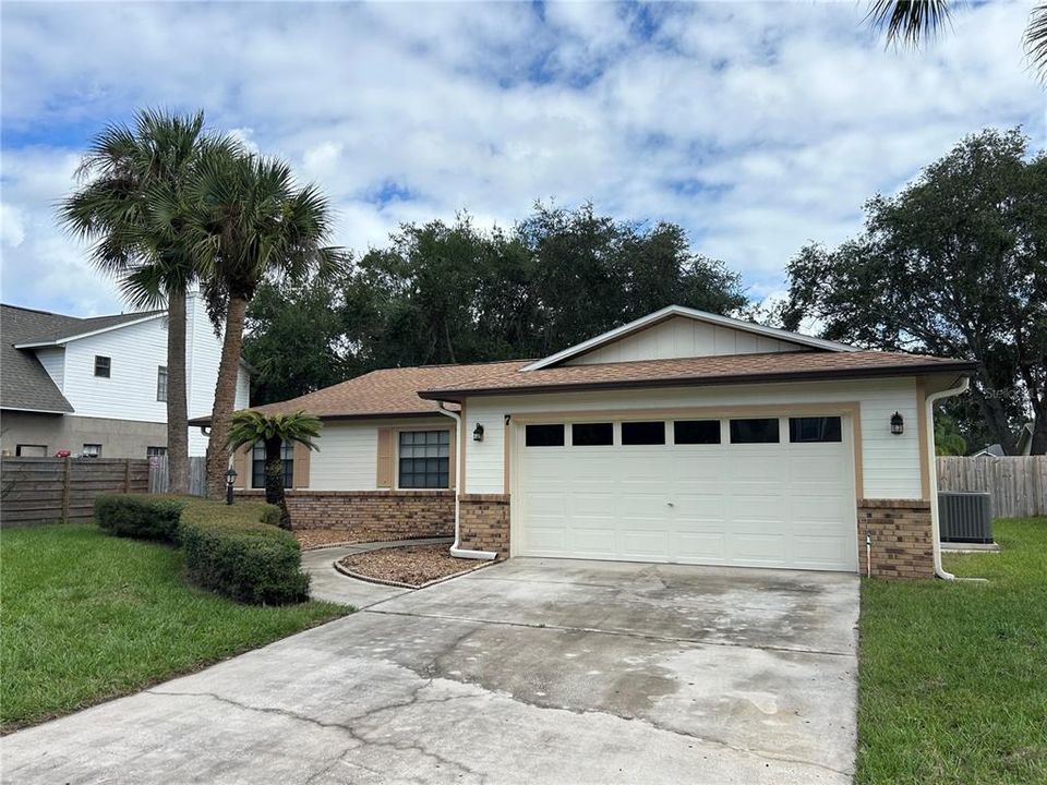 Под контрактом: $349,900 (3 спален, 2 ванн, 1459 Квадратных фут)