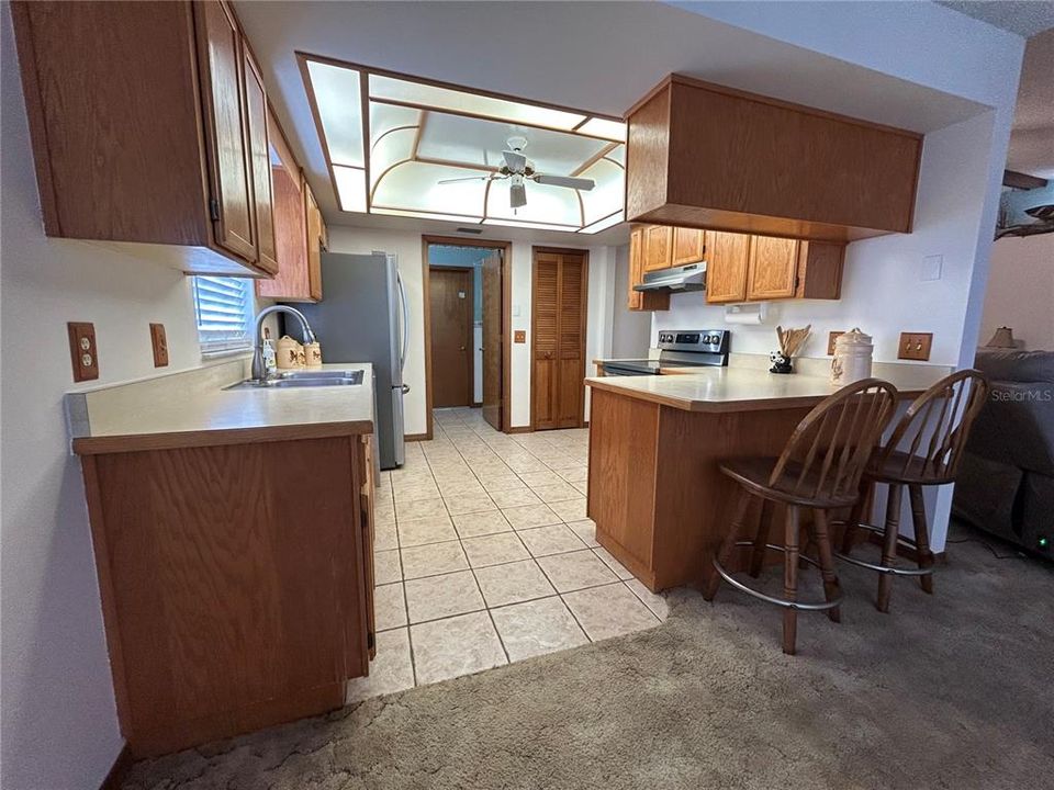 Под контрактом: $349,900 (3 спален, 2 ванн, 1459 Квадратных фут)