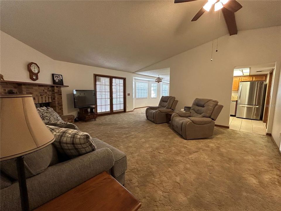 Под контрактом: $349,900 (3 спален, 2 ванн, 1459 Квадратных фут)