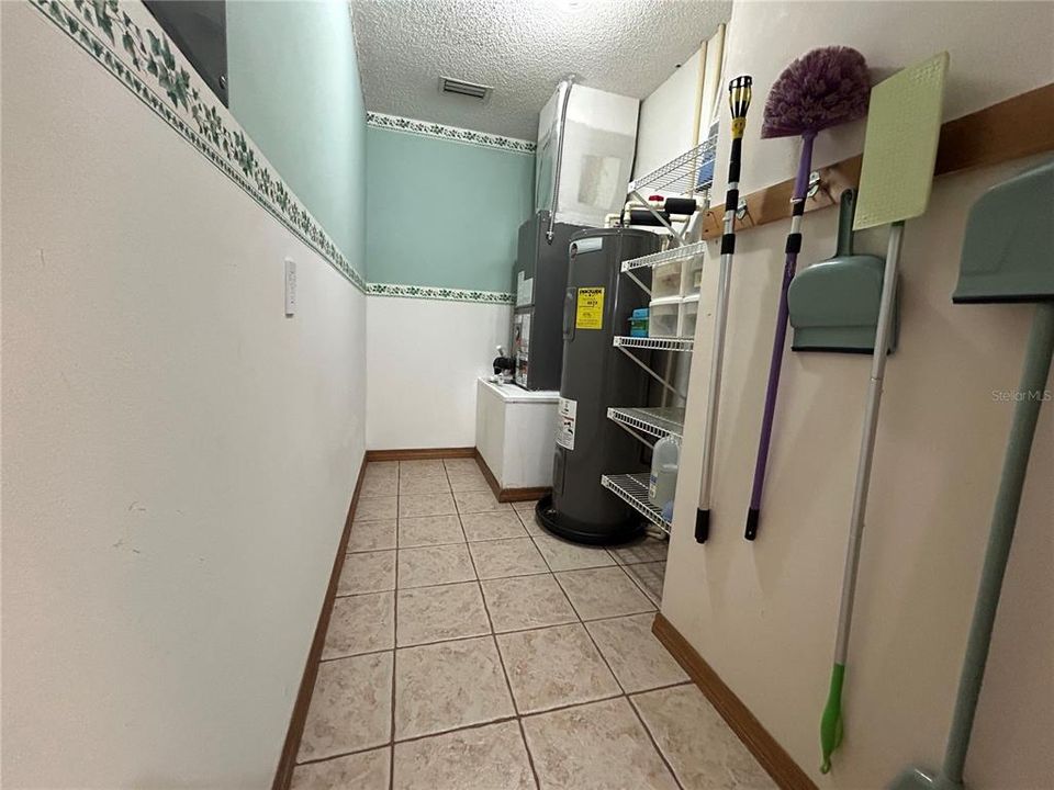 Под контрактом: $349,900 (3 спален, 2 ванн, 1459 Квадратных фут)