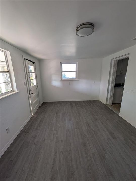 En Venta: $398,000 (5 camas, 2 baños, 1844 Pies cuadrados)