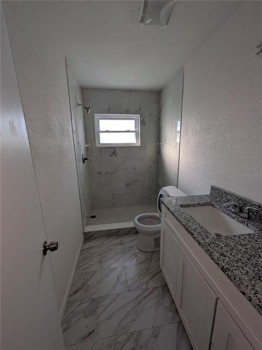 En Venta: $398,000 (5 camas, 2 baños, 1844 Pies cuadrados)