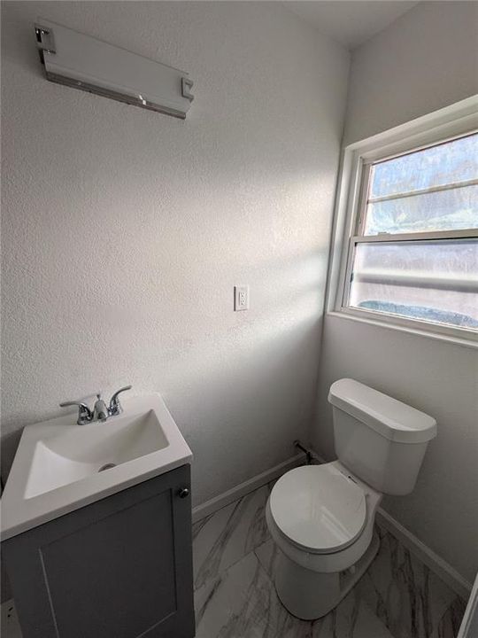 En Venta: $398,000 (5 camas, 2 baños, 1844 Pies cuadrados)