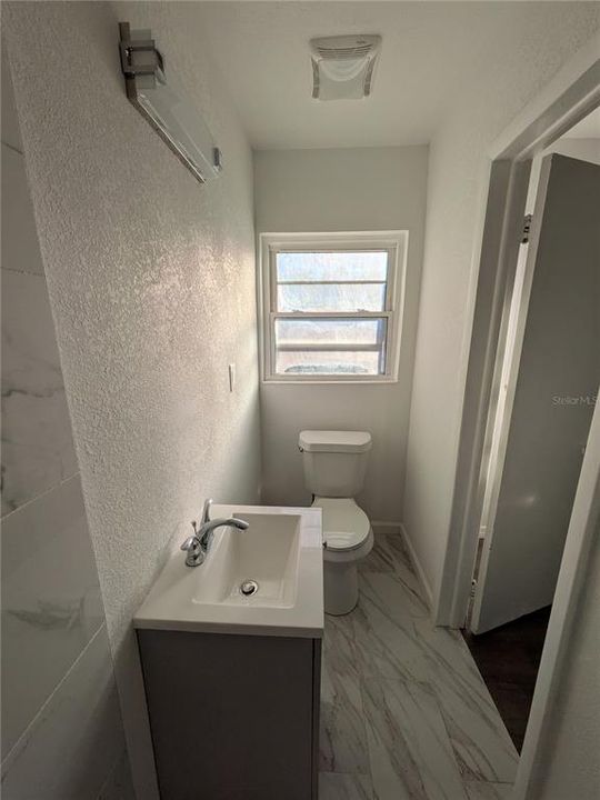 En Venta: $398,000 (5 camas, 2 baños, 1844 Pies cuadrados)