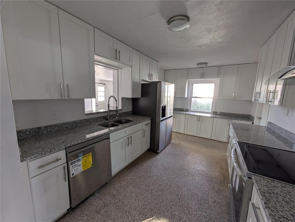 En Venta: $398,000 (5 camas, 2 baños, 1844 Pies cuadrados)