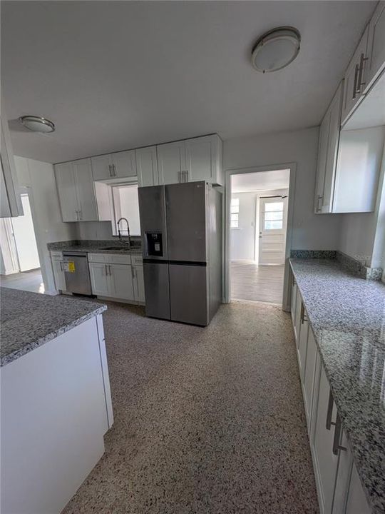 En Venta: $398,000 (5 camas, 2 baños, 1844 Pies cuadrados)