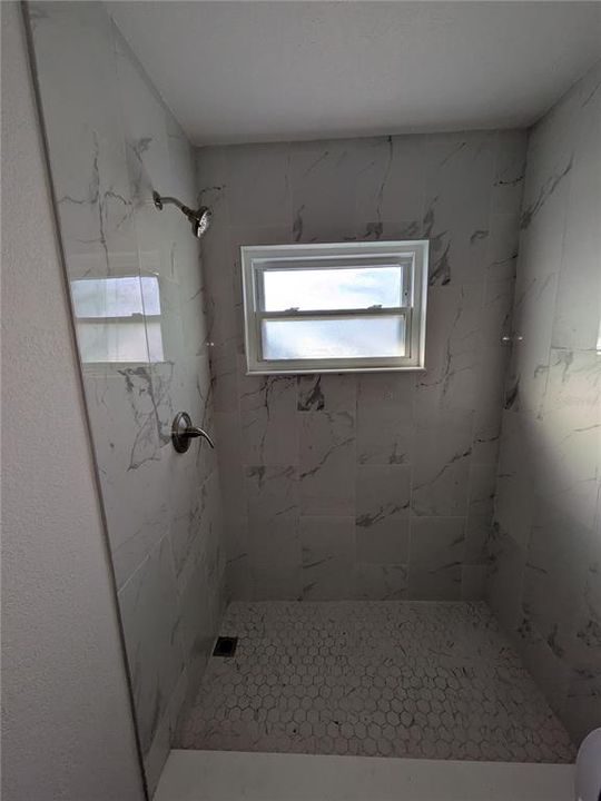 En Venta: $398,000 (5 camas, 2 baños, 1844 Pies cuadrados)