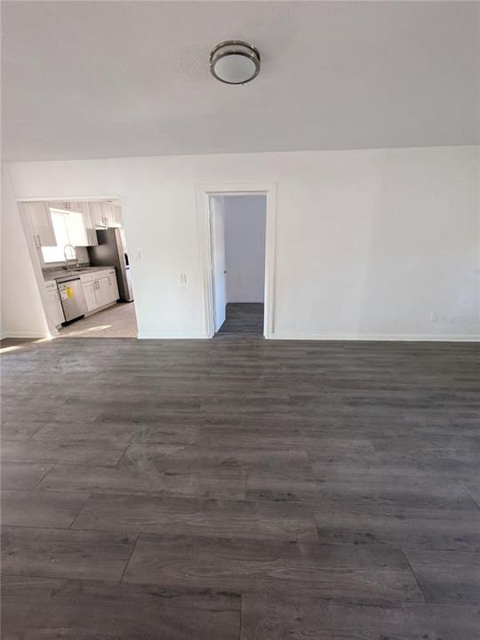 En Venta: $398,000 (5 camas, 2 baños, 1844 Pies cuadrados)