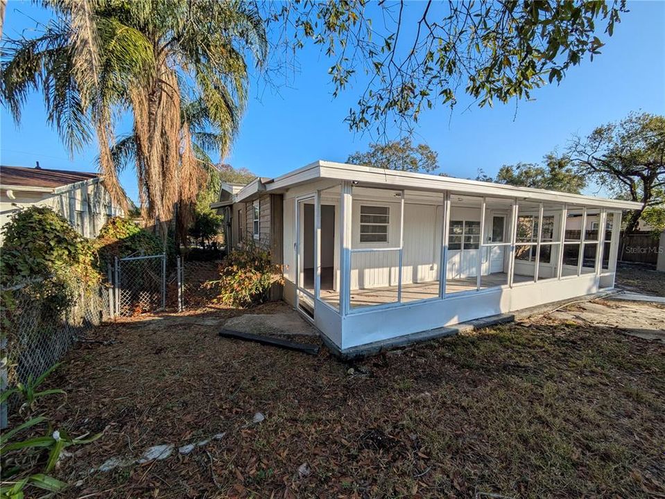 En Venta: $398,000 (5 camas, 2 baños, 1844 Pies cuadrados)