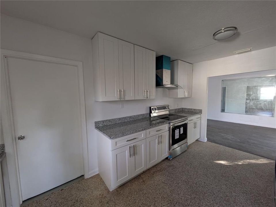 En Venta: $398,000 (5 camas, 2 baños, 1844 Pies cuadrados)