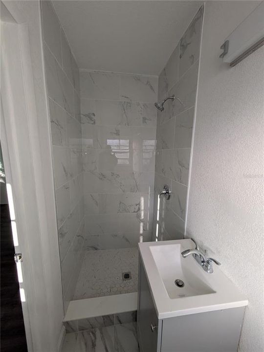 En Venta: $398,000 (5 camas, 2 baños, 1844 Pies cuadrados)