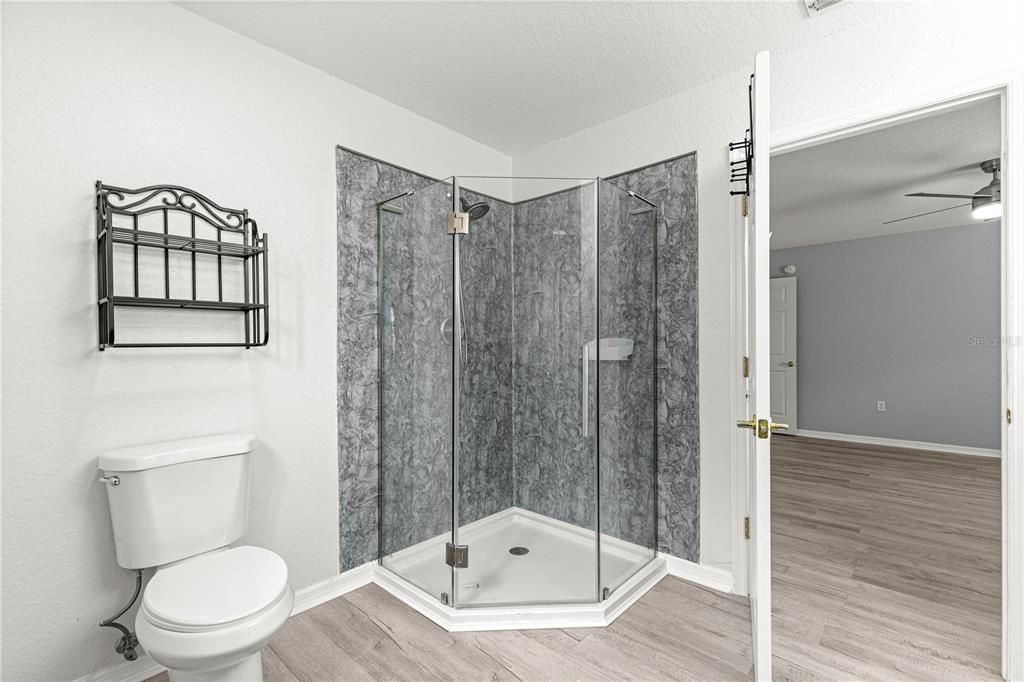 For Rent: $2,050 (3 beds, 2 baths, 1760 Square Feet)