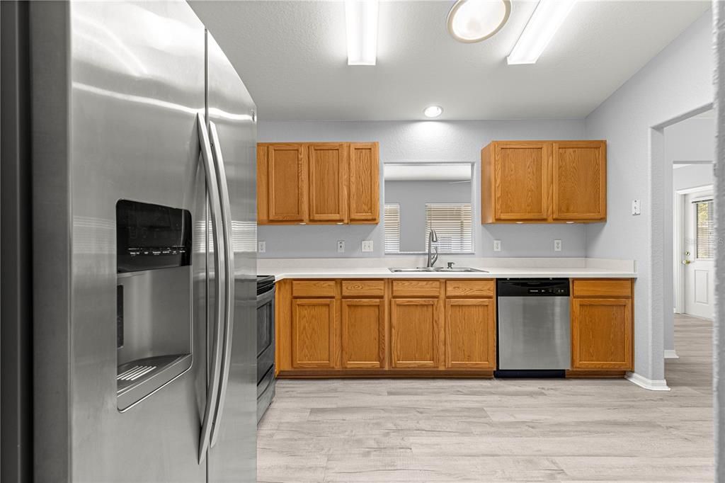 For Rent: $2,050 (3 beds, 2 baths, 1760 Square Feet)