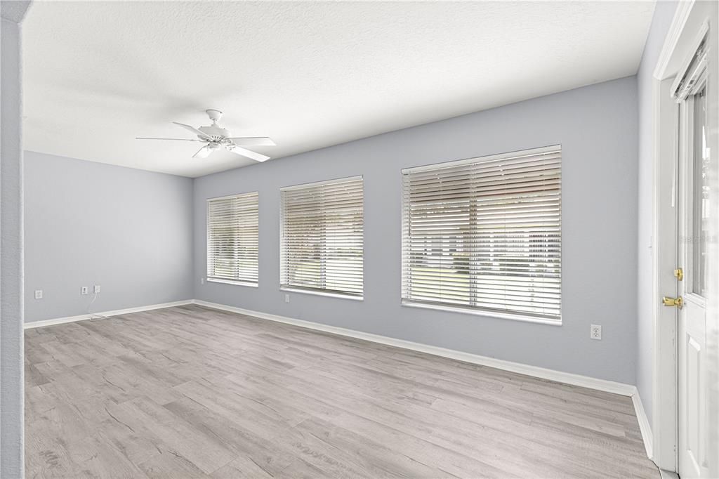 For Rent: $2,050 (3 beds, 2 baths, 1760 Square Feet)