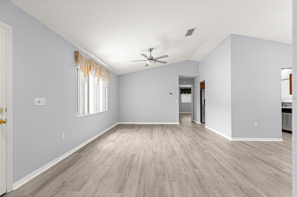 For Rent: $2,050 (3 beds, 2 baths, 1760 Square Feet)