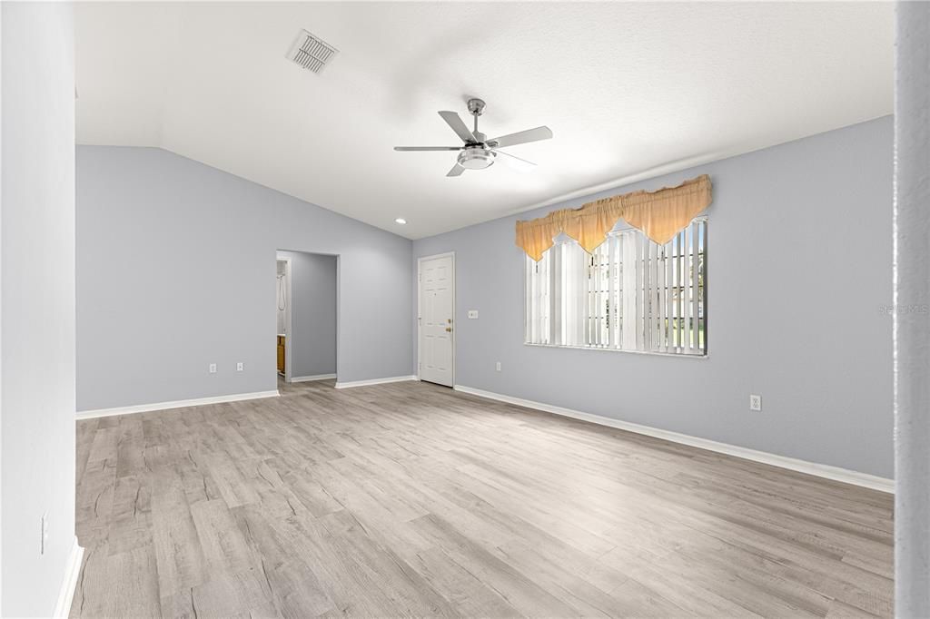 For Rent: $2,050 (3 beds, 2 baths, 1760 Square Feet)