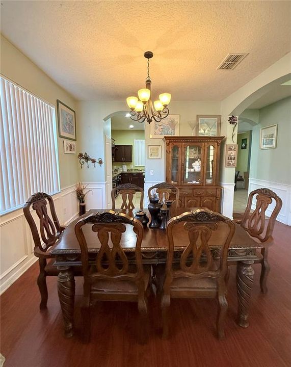 待售: $394,000 (4 贝兹, 2 浴室, 2407 平方英尺)