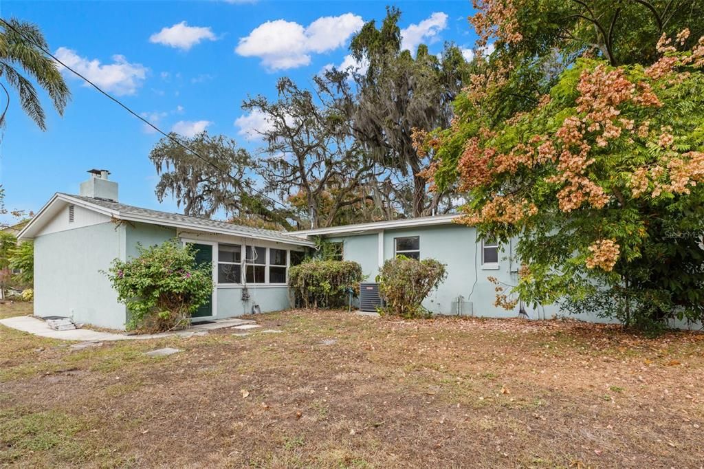 For Sale: $499,900 (4 beds, 2 baths, 2276 Square Feet)