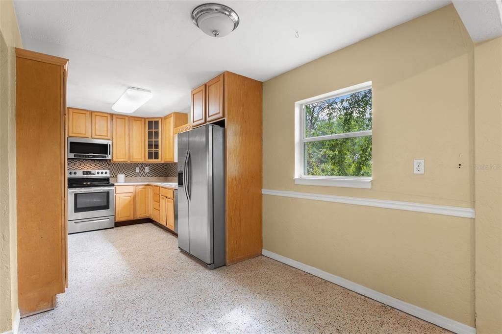 For Sale: $499,900 (4 beds, 2 baths, 2276 Square Feet)