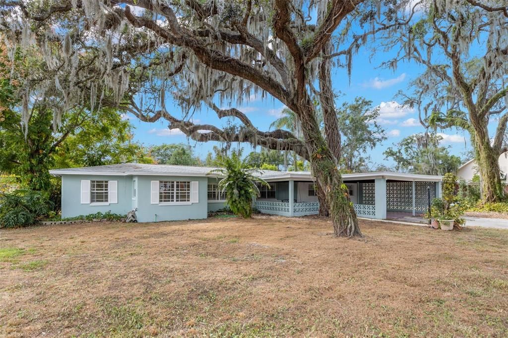 For Sale: $499,900 (4 beds, 2 baths, 2276 Square Feet)