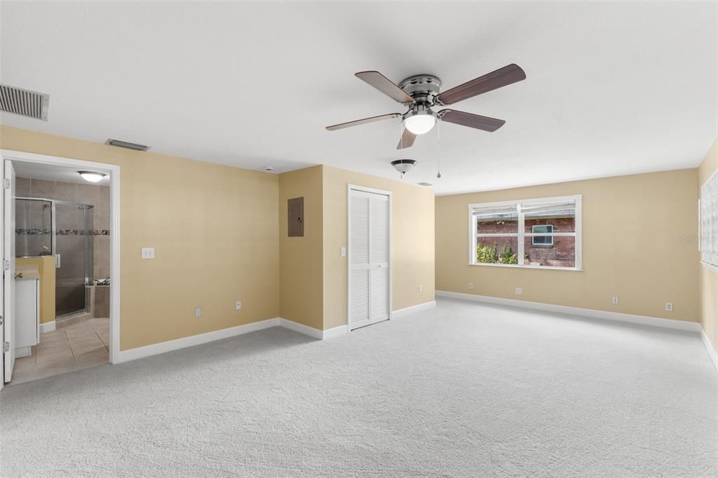 For Sale: $499,900 (4 beds, 2 baths, 2276 Square Feet)