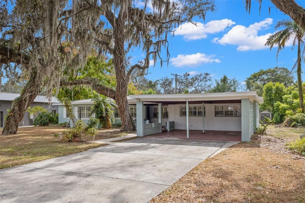 For Sale: $499,900 (4 beds, 2 baths, 2276 Square Feet)