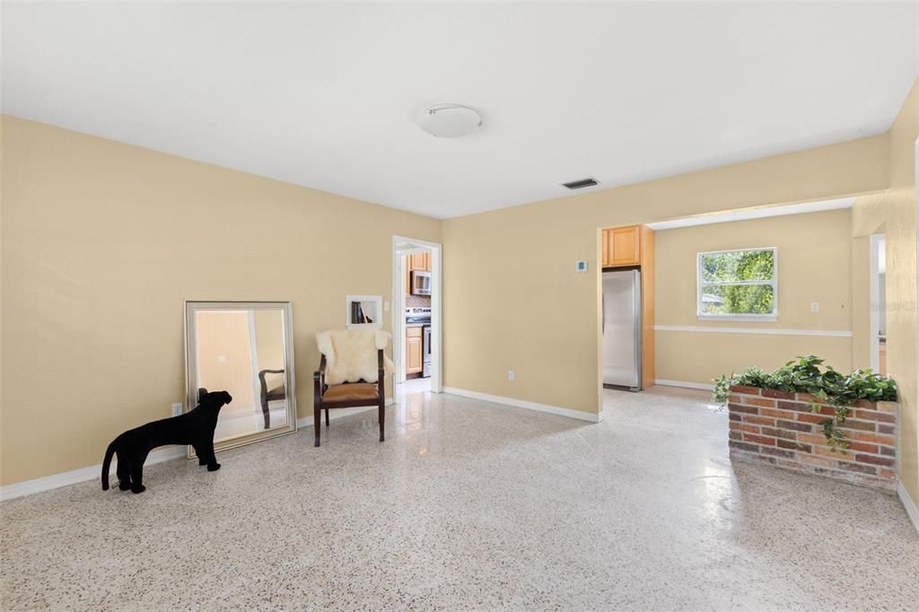 For Sale: $499,900 (4 beds, 2 baths, 2276 Square Feet)