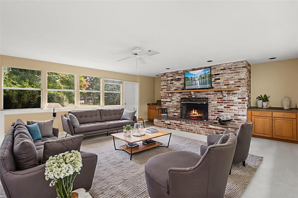 For Sale: $499,900 (4 beds, 2 baths, 2276 Square Feet)