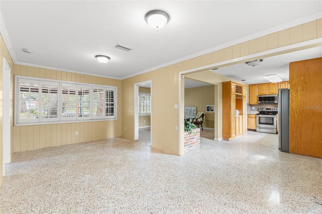 For Sale: $499,900 (4 beds, 2 baths, 2276 Square Feet)