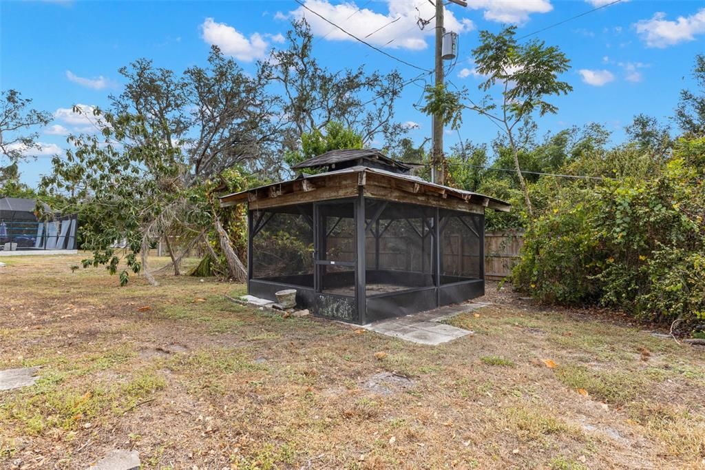 For Sale: $499,900 (4 beds, 2 baths, 2276 Square Feet)