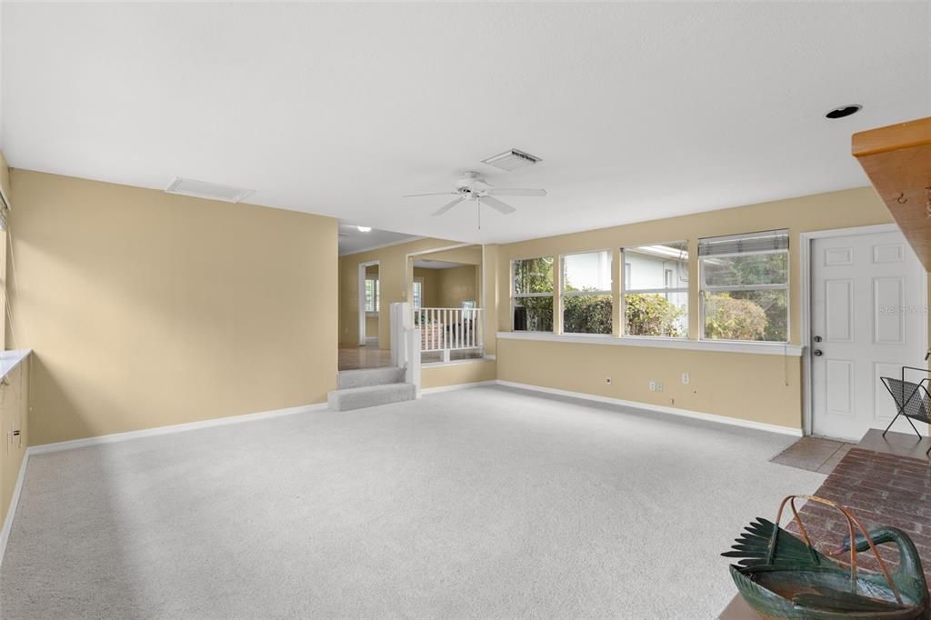 For Sale: $499,900 (4 beds, 2 baths, 2276 Square Feet)