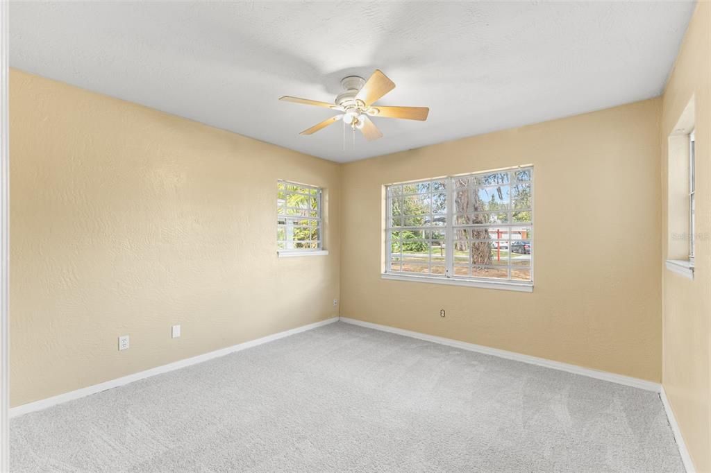 For Sale: $499,900 (4 beds, 2 baths, 2276 Square Feet)