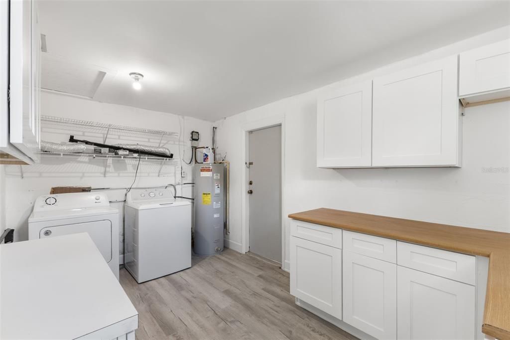 For Sale: $499,900 (4 beds, 2 baths, 2276 Square Feet)