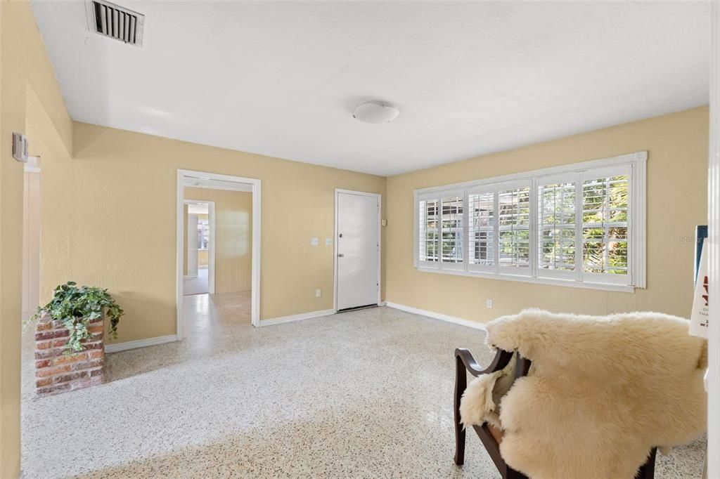 For Sale: $499,900 (4 beds, 2 baths, 2276 Square Feet)