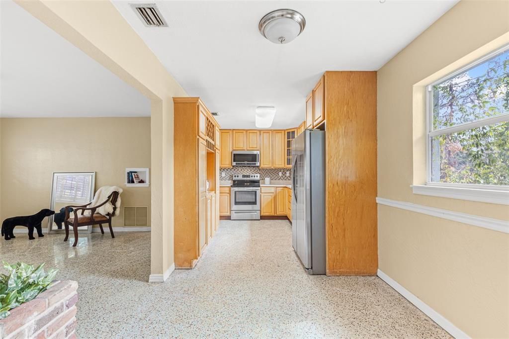 For Sale: $499,900 (4 beds, 2 baths, 2276 Square Feet)