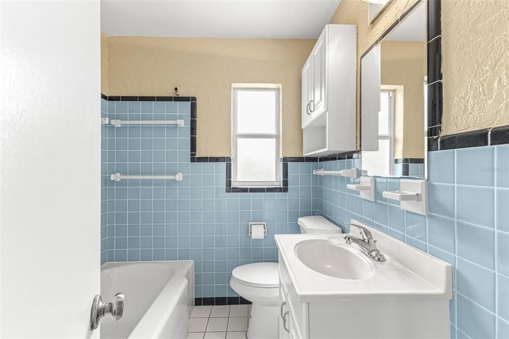 For Sale: $499,900 (4 beds, 2 baths, 2276 Square Feet)