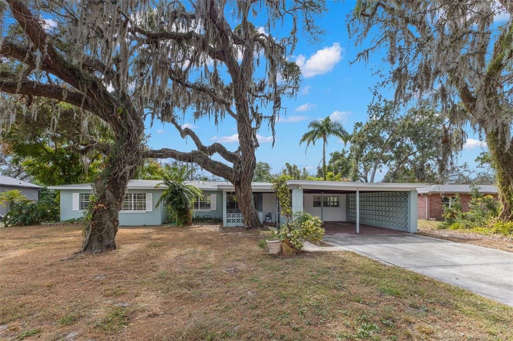 For Sale: $499,900 (4 beds, 2 baths, 2276 Square Feet)