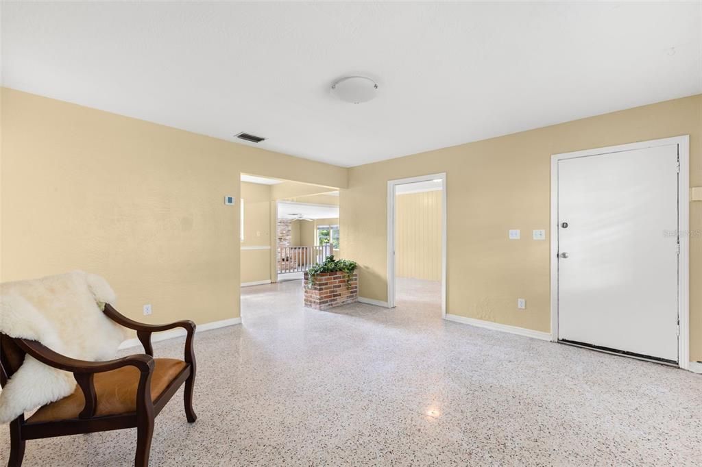 For Sale: $499,900 (4 beds, 2 baths, 2276 Square Feet)